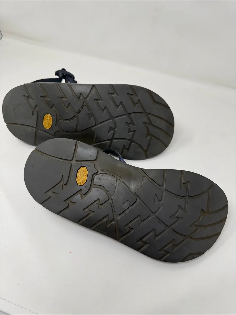 Chaco Mens 10 Navy Blue, Black Strappy Outdoor Sandals Hiking water shoes